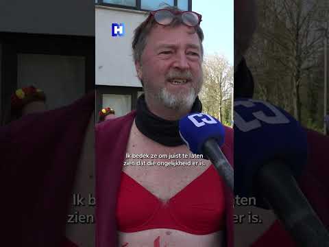 Extinction Rebellion-demonstranten lopen zonder shirt door centrum Hoofddorp