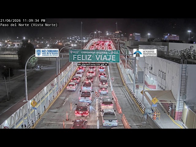 パソ・デル・ノルテ国際橋（北側、アメリカ方面、奥にはエルパソの市街地と山並み）"FELIZ VIAJE"（よいご旅行を）