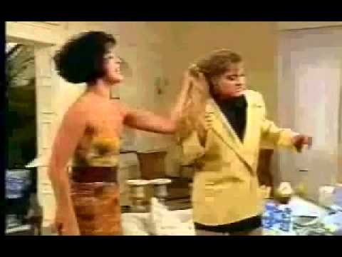 Deus nos acuda - Maria Escandalosa bate em Sabrina