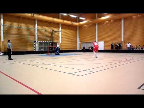 Alexander Hult lägger straff för Grimsta mot Frej