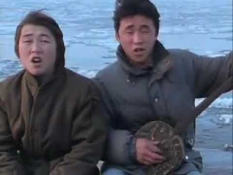 Canto de garganta (Khoomii o canto difónico gutural). Tuvan