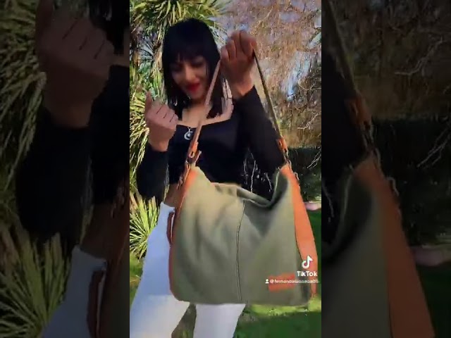 Vídeo relacionado con Functon+ Antagonist Character Attributes Canvas Tote Bag/Atributos del personaje antagonista Bolso de mano de lona, beige