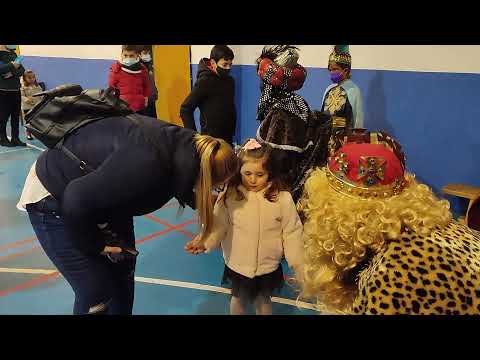 Los Reyes Magos llevan la ilusión a pequeños y mayores en Villarino de los Aires