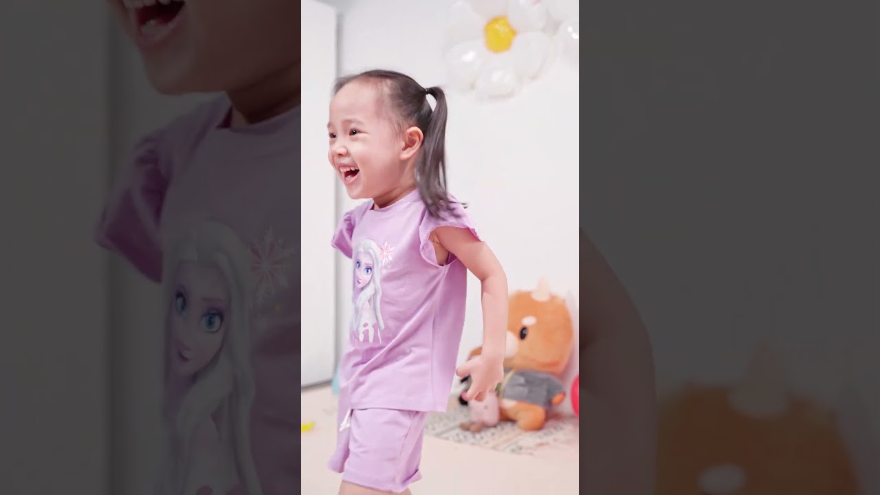 Đồ bộ ngắn bé gái Elsa Smile