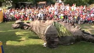 preview picture of video 'Der Drache Fangdorn auf Burg Hanstein (August 2012)'