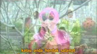 Download lagu kiki amalia - Ingin Selamat (Qasidah Hits Vol 1) karya Hj. Nur Asiah Jamil.flv mp3