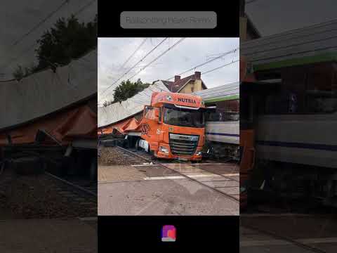 Kamion na přejezdu v Polsku