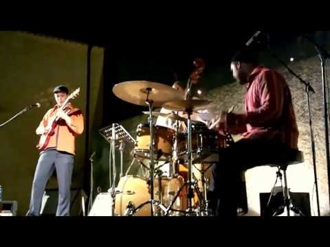 Kurt Rosenwinkel Trio "Nica's Dream" (Kendrick Scott drum solo) - Peperoncino Jazz Festival
