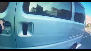 Re: [新聞] 畫面曝！日籍女「白傘下被削」破頭命危…