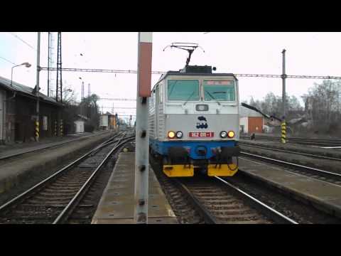Odjezd vlaku R 882 (ČD 162.011 vzadu) - Velký Osek, 11. 3. 2013