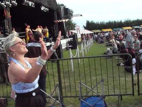 Twinwood 2012         Jive Aces         Singing in the Rain