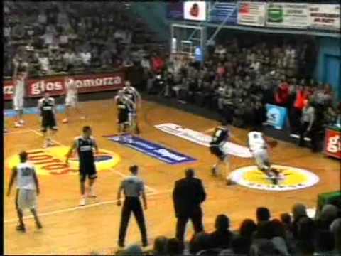 2004/2005: Efektowny wsad Marco Spearsa