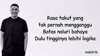 Download lagu Tulus - Tujuh Belas | Lirik Lagu Indonesia mp3