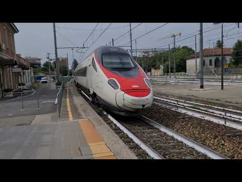 incrocio tra Eurocity e Regioexpress alla stazione di Gallarate