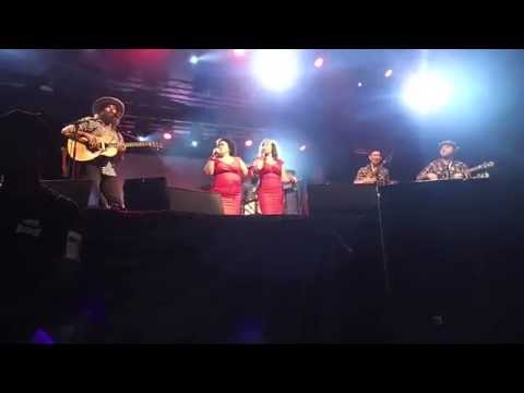 Donavon Frankenreiter with Jake Shimabukuro and the Bull Sisters at BluesFest 2015