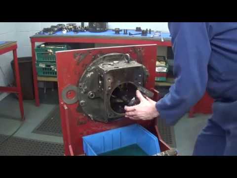 C.J. Plant Limited - Komatsu PC210 8 Strip, Clean and Rebuild process.