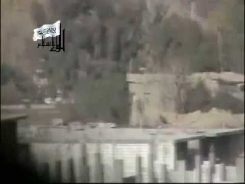 رصد احدى الآليات التي تم تدميرها في حي الحويقة في مدينة دير الزور من قبل لواء الإسلام