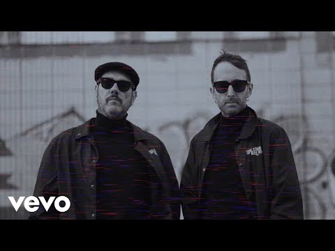 Los Chikos del Maíz & El Hombre Viento - El Último Golpe