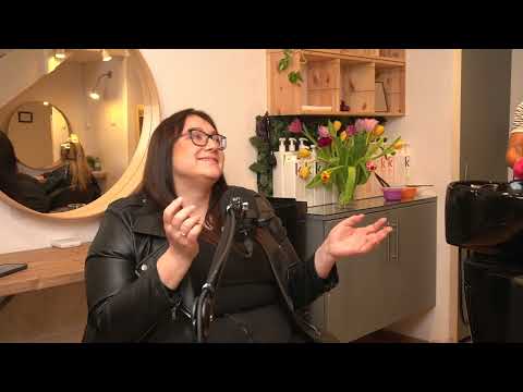 A fodrásznál megbeszéljük - Fodrász barátság