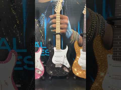 Axe Heaven Fender Stratocaster 1:4 miniature Replica 2024 - Swarovski Crystals image 5