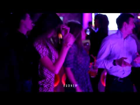 NHAN SOLO in MOON ROOM