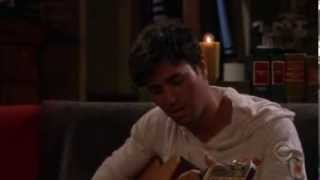 Enrique Iglesias sings in ''How I Met Your Mother"'