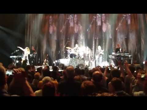 The Corrs 'Breathless' / 'Toss The Feathers' (Mercedes Benz Arena Berlin)