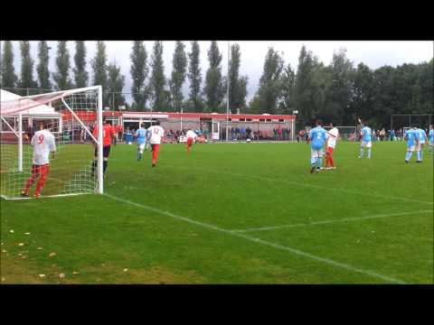 Heukelum 1 - Woudrichem 1, schot David van Wijk tegen de paal