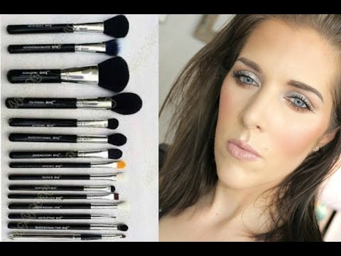 download lagu mp3 mp4 Mua Eyeliner Brush, download lagu Mua Eyeliner Brush gratis, unduh video klip Mua Eyeliner Brush