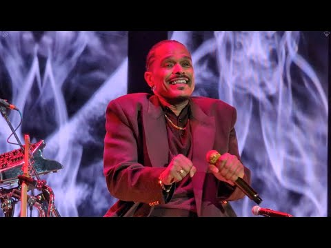 MAXWELL PROVES HE IS THE BEST SINGER SINCE PRINCE! LIVING LEGEND