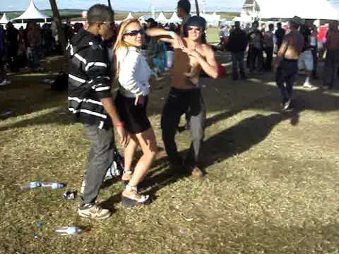 Gi e Daniel sensualizando na Thally 19/03/11 HD