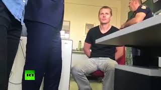 RT публикует видео с задержанным в Греции по запросу США россиянином Александром Винником