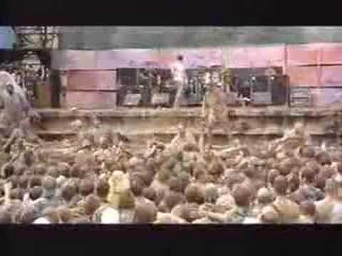 Green Day mud fight @ Woodstock 1994