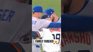 Daulton Varsho meets up with some familiar faces pregame ???????? #MLB #Toronto #BlueJays