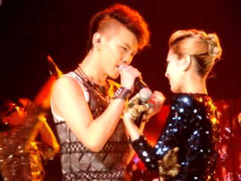 BoA ft. Key (close up) "I Did It For Love" & "Dangerous Experience" @ SM Town LA 2010.09.04