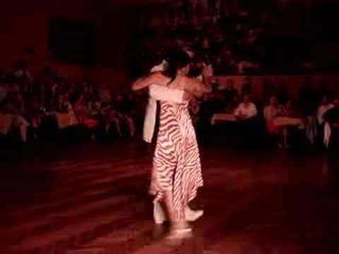  Luna Palacios  and  Dany Garcia  are  dancing  to  the  milonga  "  Parque Patricios  "