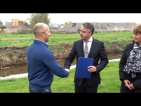 Handtekeningen voor aansluiting nieuwe wijk aan Wilnis - 0297 TV