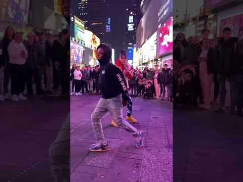 Sturdy in times Sq! Who won 🥇??? #vtyellow #dance #battle #nyc