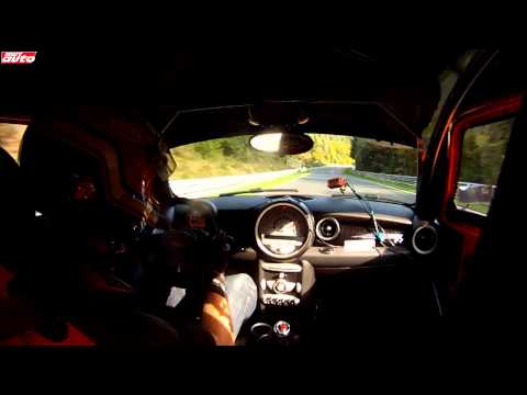 MINI JCW iguala récord de un Pagani Zonda S en Nürburgring