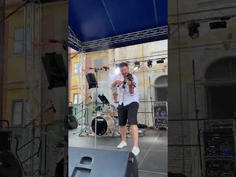 Kapela Huncúti - úryvok naživo - Na kostolnej veži - cover Kandráčovci #shorts