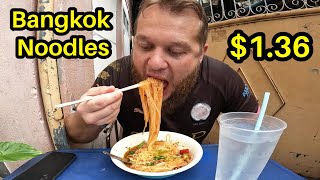 🇹🇭 EATING SPICY BANGKOK 🍜 NOODLES IN THE ALLEY | THAI STREET FOOD