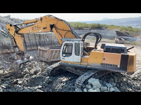 Liebherr 984 Excavator Loading Trucks With Two Passes