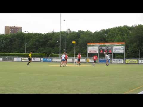 Vladimir scoort met Wit-Blauw A1 tegen AKC A1 uitslag 22-12 voor WB