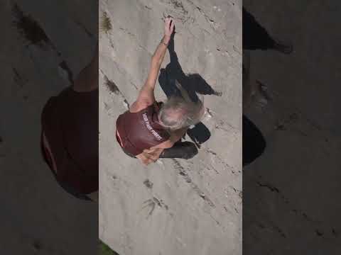 down climbing  freesolo and barefoot  in Verdon  . images Riding Zone