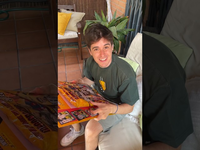 Vídeo relacionado con Album Cartas Fútbol,Album Cromos Fútbol 18 Bolsillos,50 Páginas Pueden Contener 900 Tarjetas,PU Impermeable,Compatible con Diferentes Tarjetas Deportivas,Regalo Para Niños Y Niñas
