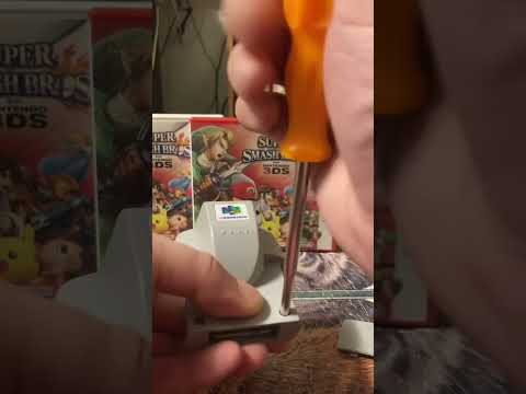 A Look Inside An N64 Rumble Pak 👀