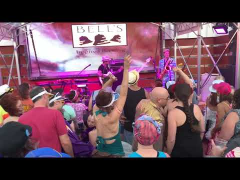 Mihali Jam Cruise 1.11.2020 Mamunes The Faun with too many zoos sax player