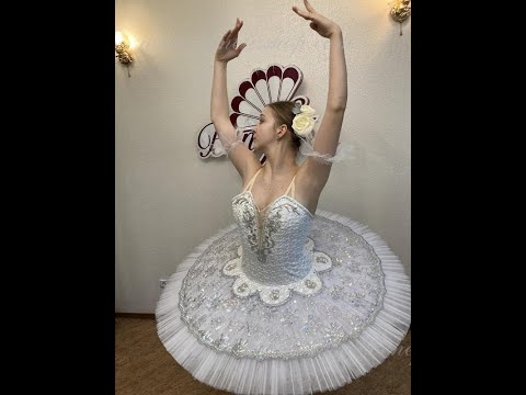 Stage costume F 0102 - video 4