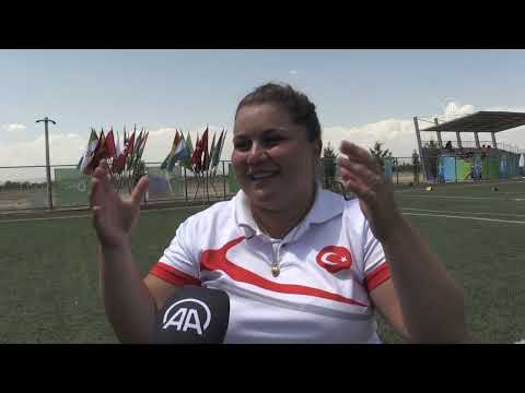 Paralimpik okçu Öznur Cüre, azmiyle hayat mücadelesinde hedefi 12'den vurdu