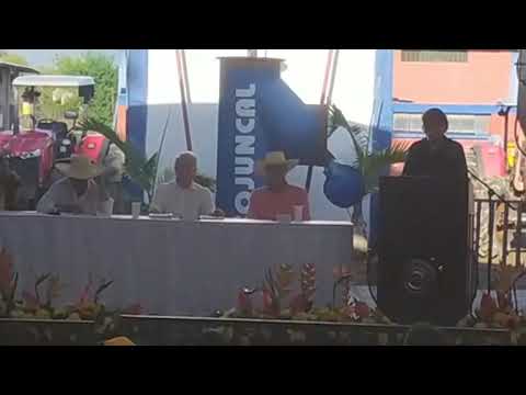El presidente Gustavo Petro en el Huila. Pone la primera piedra de una planta procesadora de arroz.
